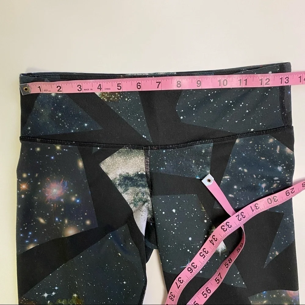 Alo Yoga || Geo Galaxy Capri‎ Leggings Space Black XS